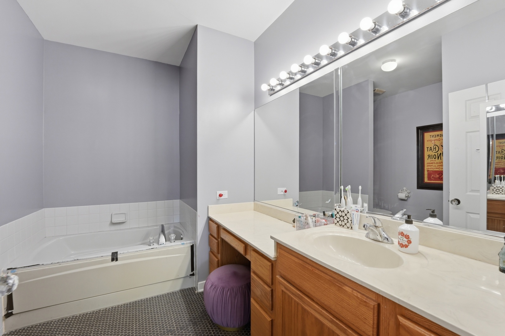 690 Littleton Trail #18-6, Elgin, IL 60120