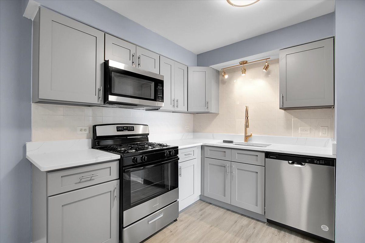 10310 Ridgeland Avenue #208, Chicago Ridge, IL 60415