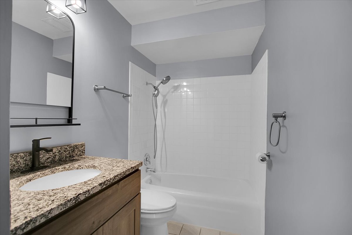 10310 Ridgeland Avenue #208, Chicago Ridge, IL 60415