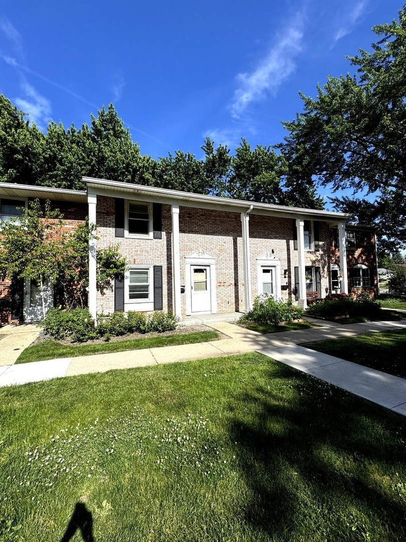 1851 Mckool Avenue, Streamwood, IL 60107