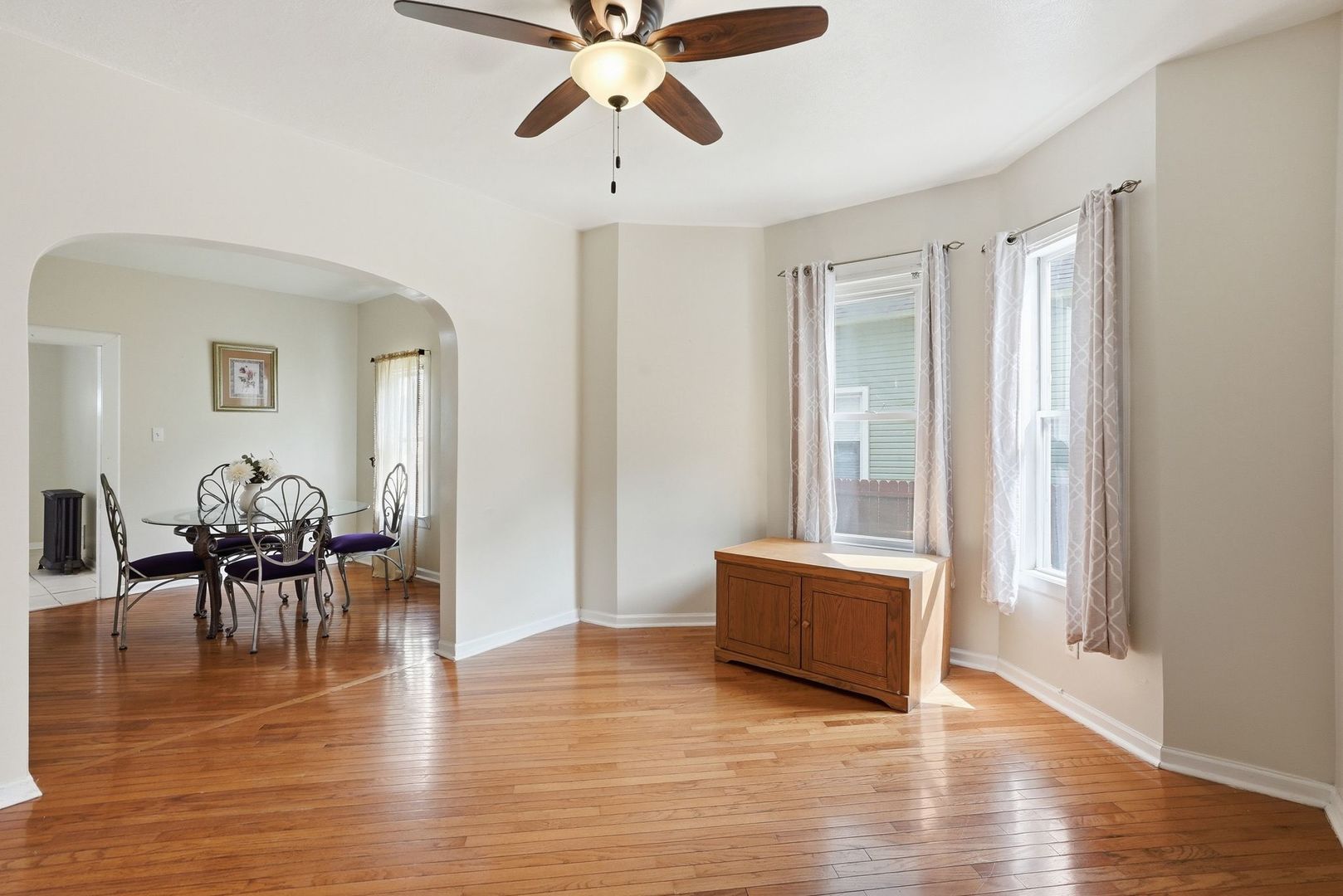 516 Garnsey Avenue, Joliet, IL 60432