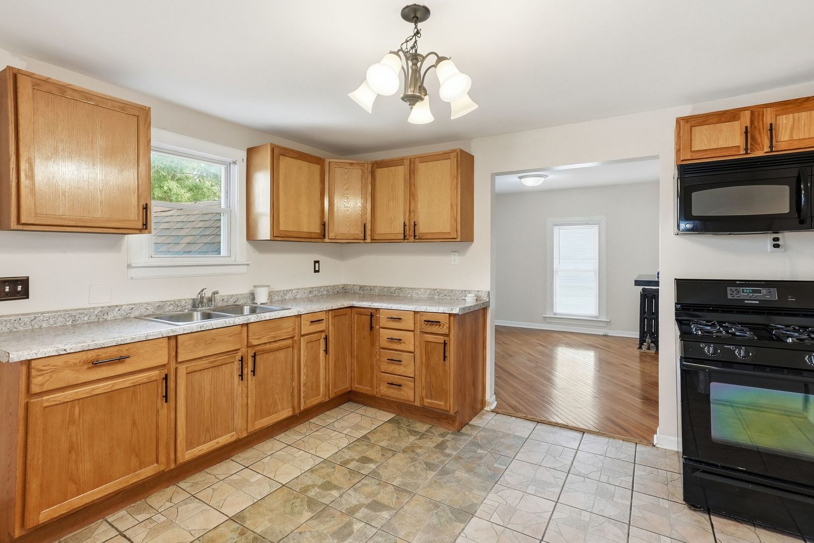516 Garnsey Avenue, Joliet, IL 60432