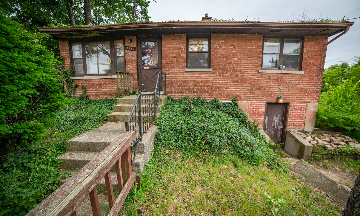 8919 W 95th Street, Palos Hills, IL 60465
