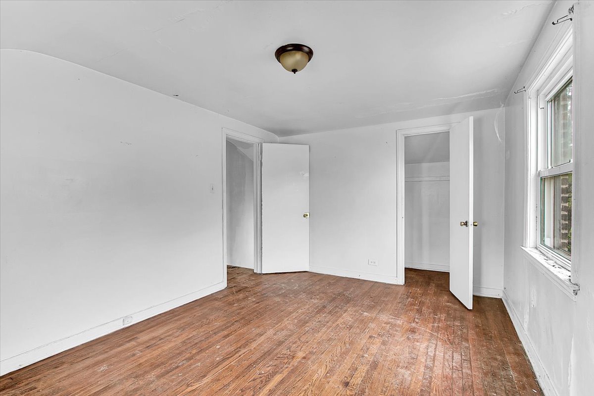 9846 S Calhoun Avenue, Chicago, IL 60617