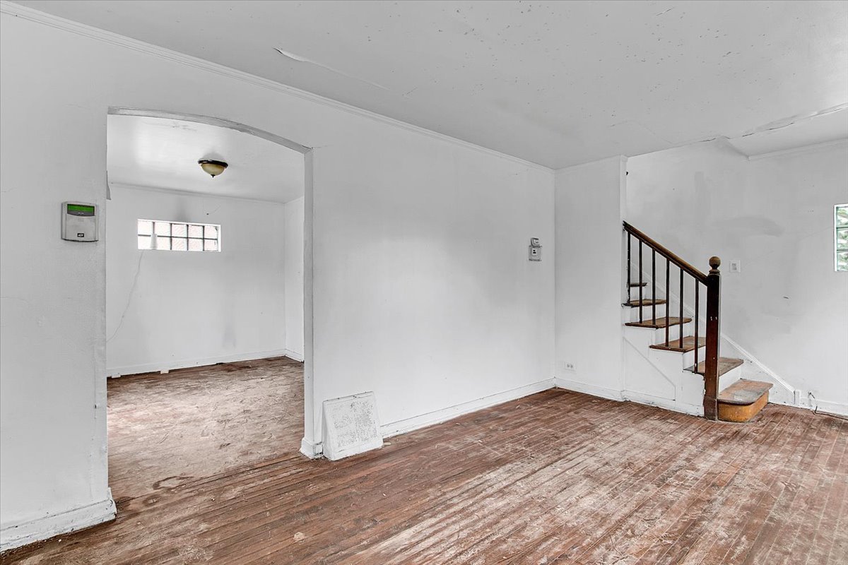 9846 S Calhoun Avenue, Chicago, IL 60617