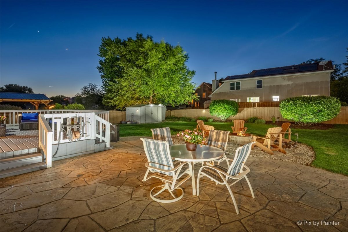 1288 Crystal Shore Drive, Carol Stream, IL 60188