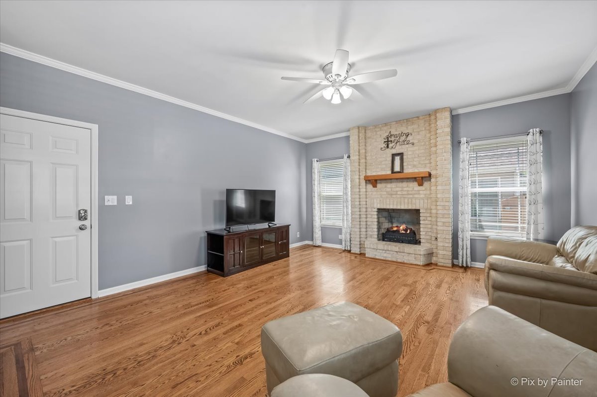 1288 Crystal Shore Drive, Carol Stream, IL 60188