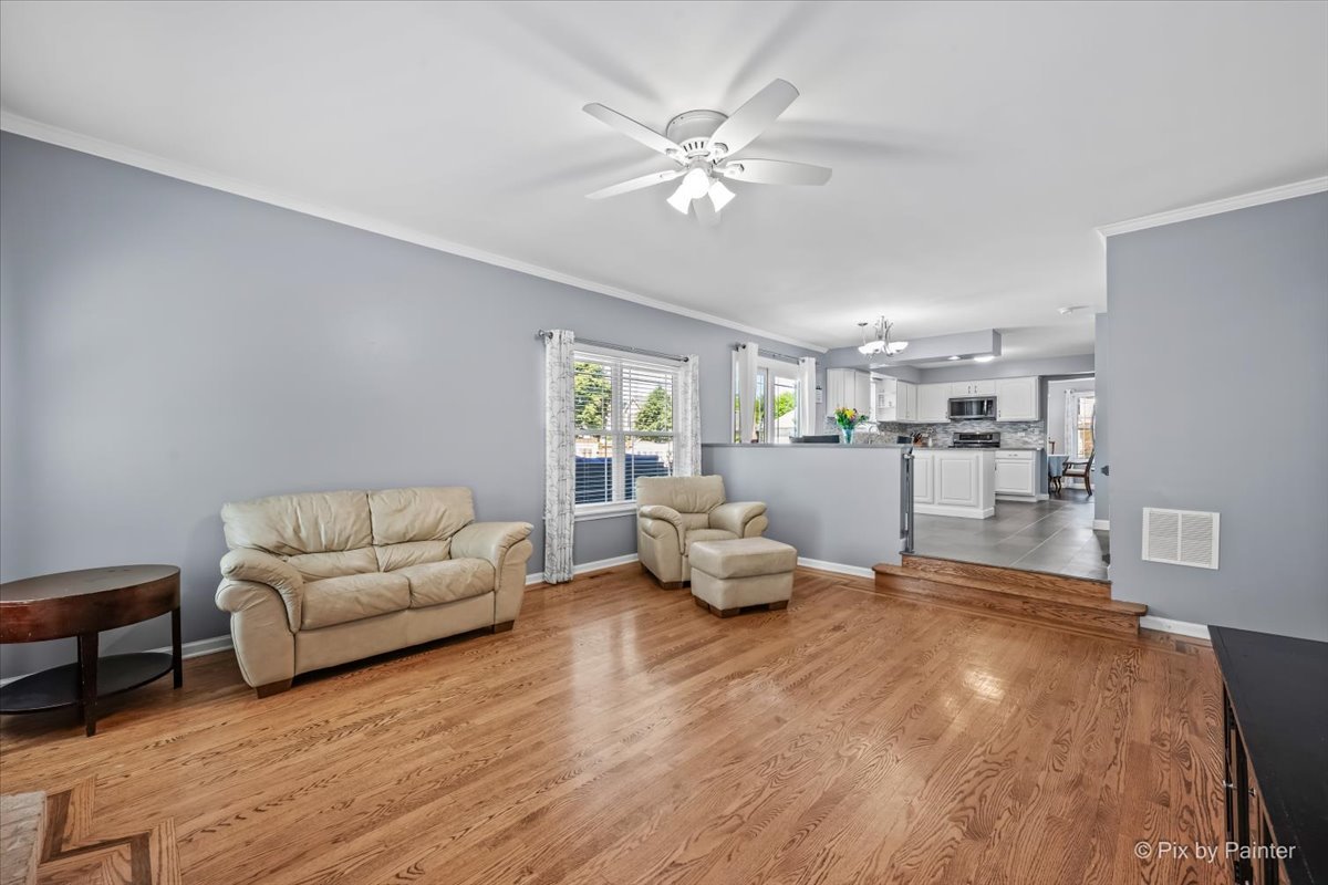 1288 Crystal Shore Drive, Carol Stream, IL 60188