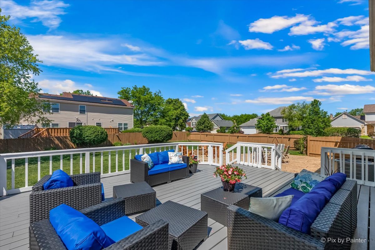 1288 Crystal Shore Drive, Carol Stream, IL 60188