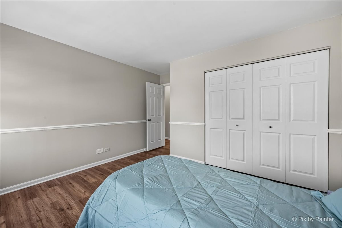 1288 Crystal Shore Drive, Carol Stream, IL 60188
