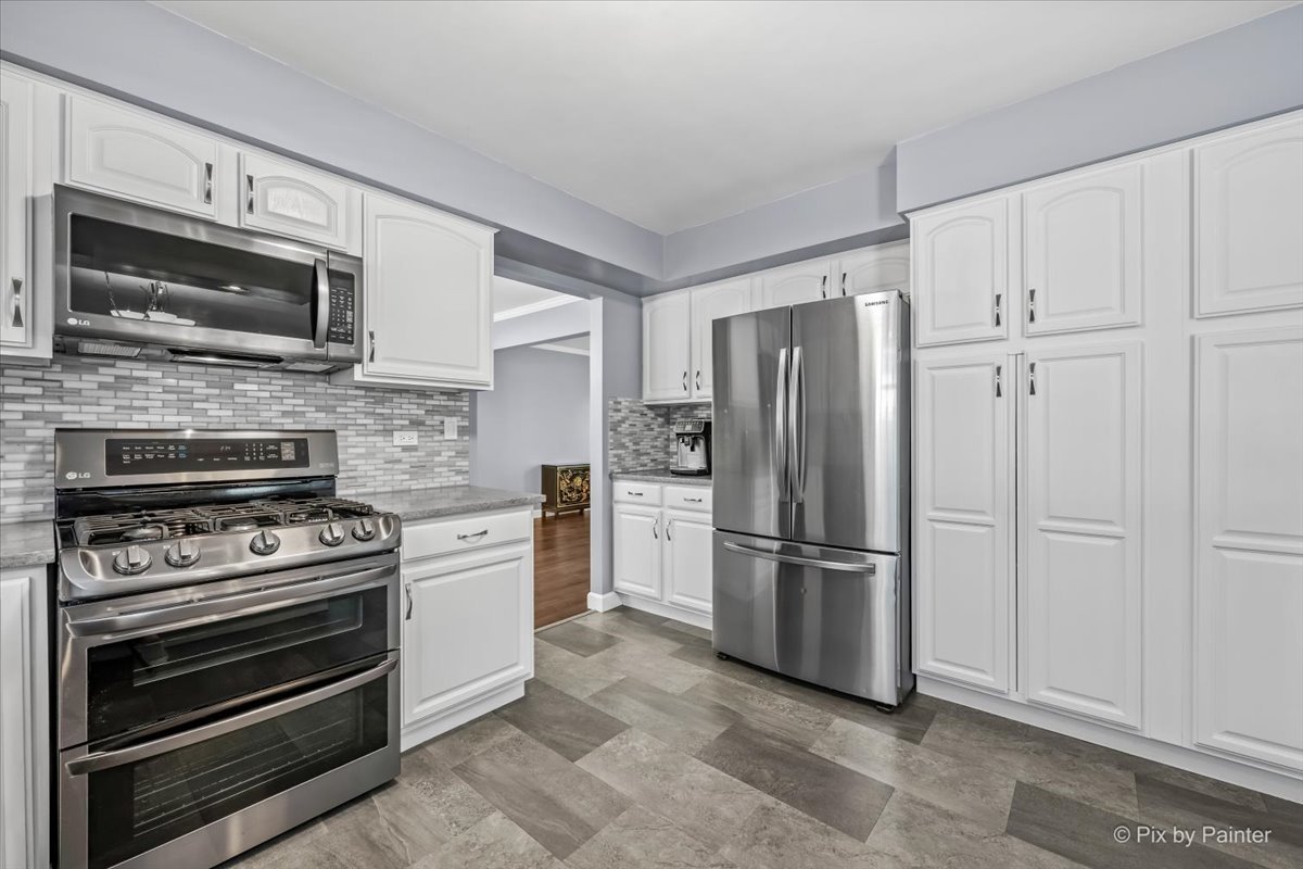 1288 Crystal Shore Drive, Carol Stream, IL 60188
