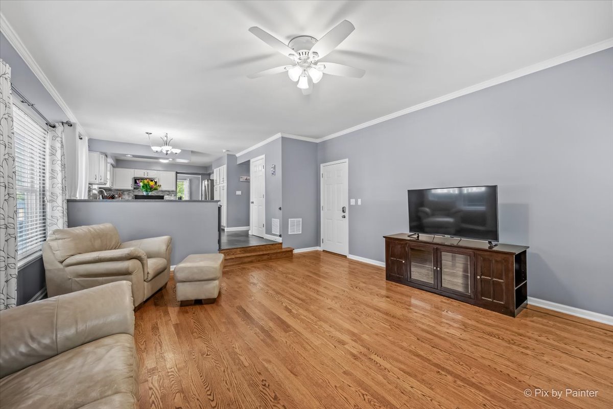 1288 Crystal Shore Drive, Carol Stream, IL 60188