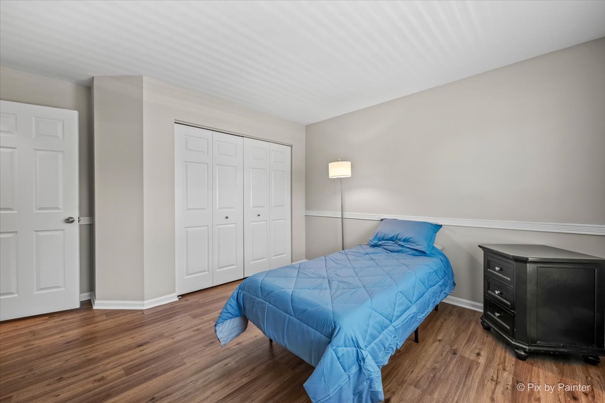 1288 Crystal Shore Drive, Carol Stream, IL 60188