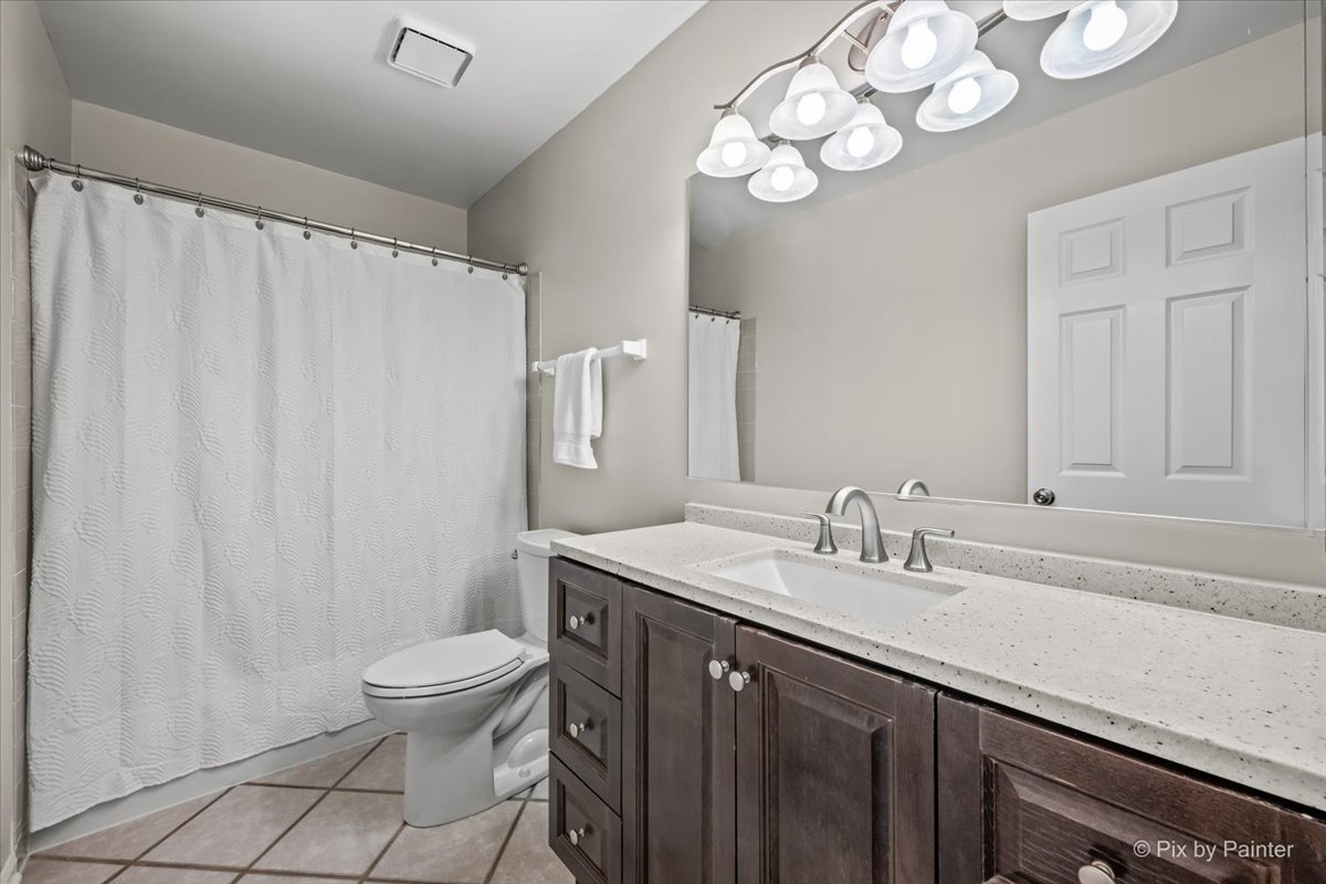 1288 Crystal Shore Drive, Carol Stream, IL 60188