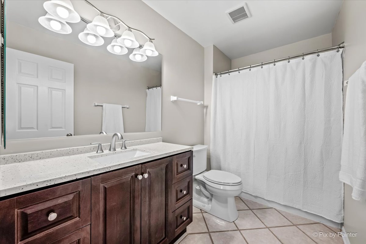 1288 Crystal Shore Drive, Carol Stream, IL 60188