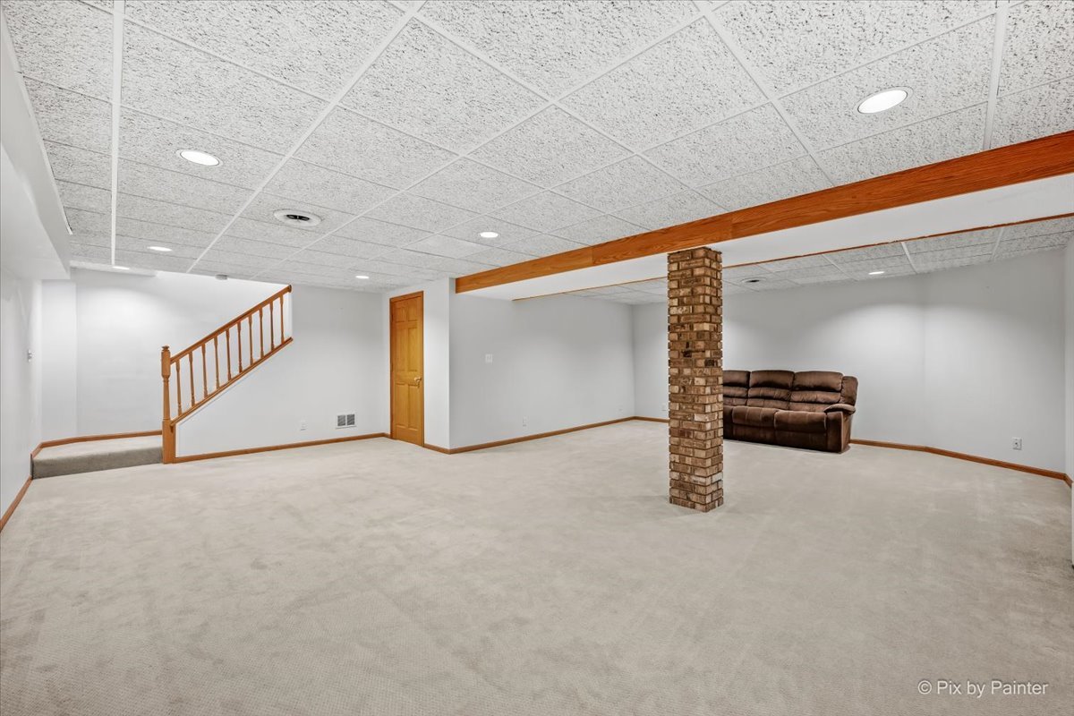 1288 Crystal Shore Drive, Carol Stream, IL 60188