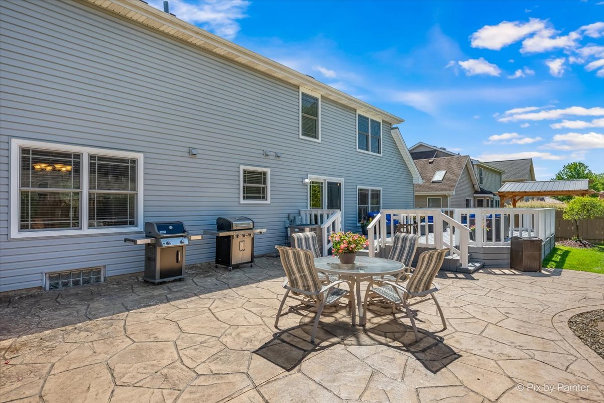 1288 Crystal Shore Drive, Carol Stream, IL 60188
