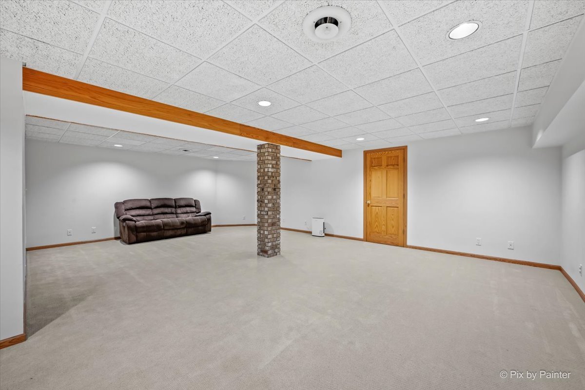 1288 Crystal Shore Drive, Carol Stream, IL 60188