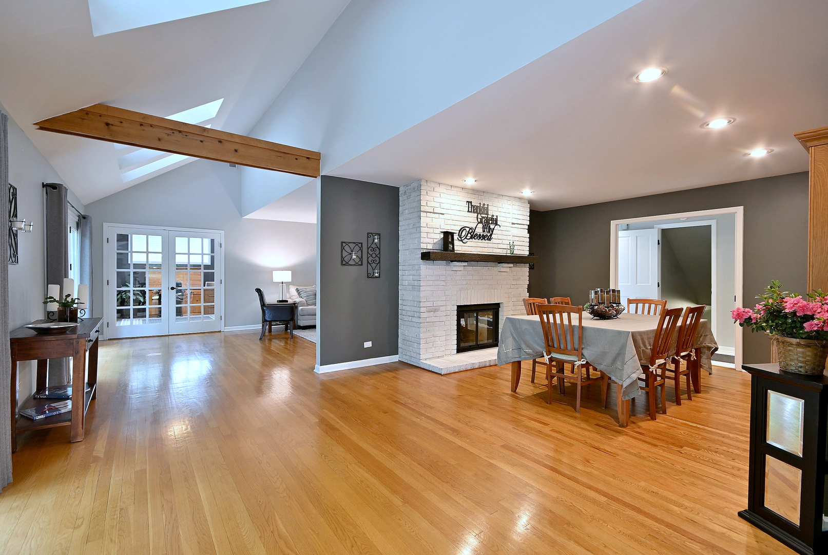 2S025 Twin Oaks Drive, Wheaton, IL 60189