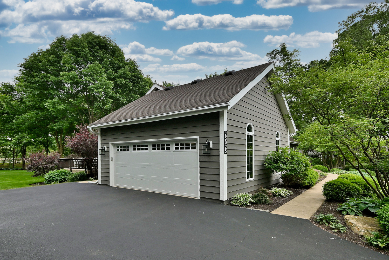 2S025 Twin Oaks Drive, Wheaton, IL 60189