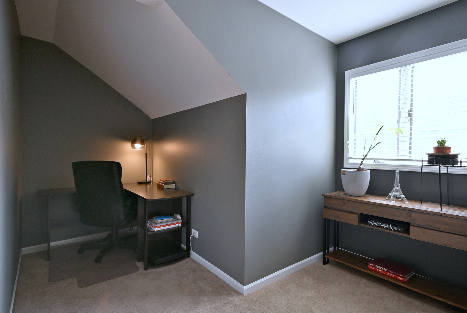 2S025 Twin Oaks Drive, Wheaton, IL 60189