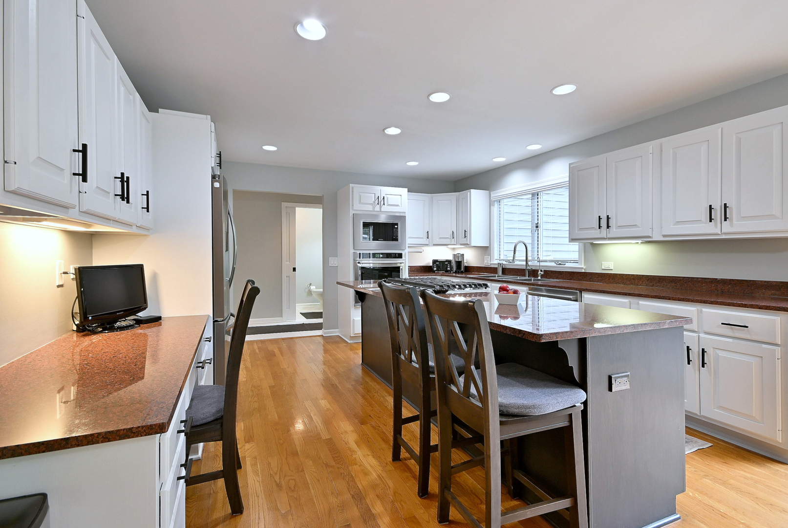 2S025 Twin Oaks Drive, Wheaton, IL 60189