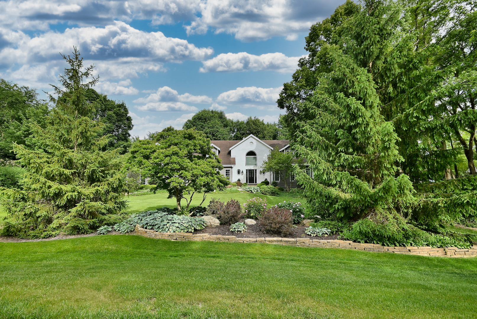 2S025 Twin Oaks Drive, Wheaton, IL 60189