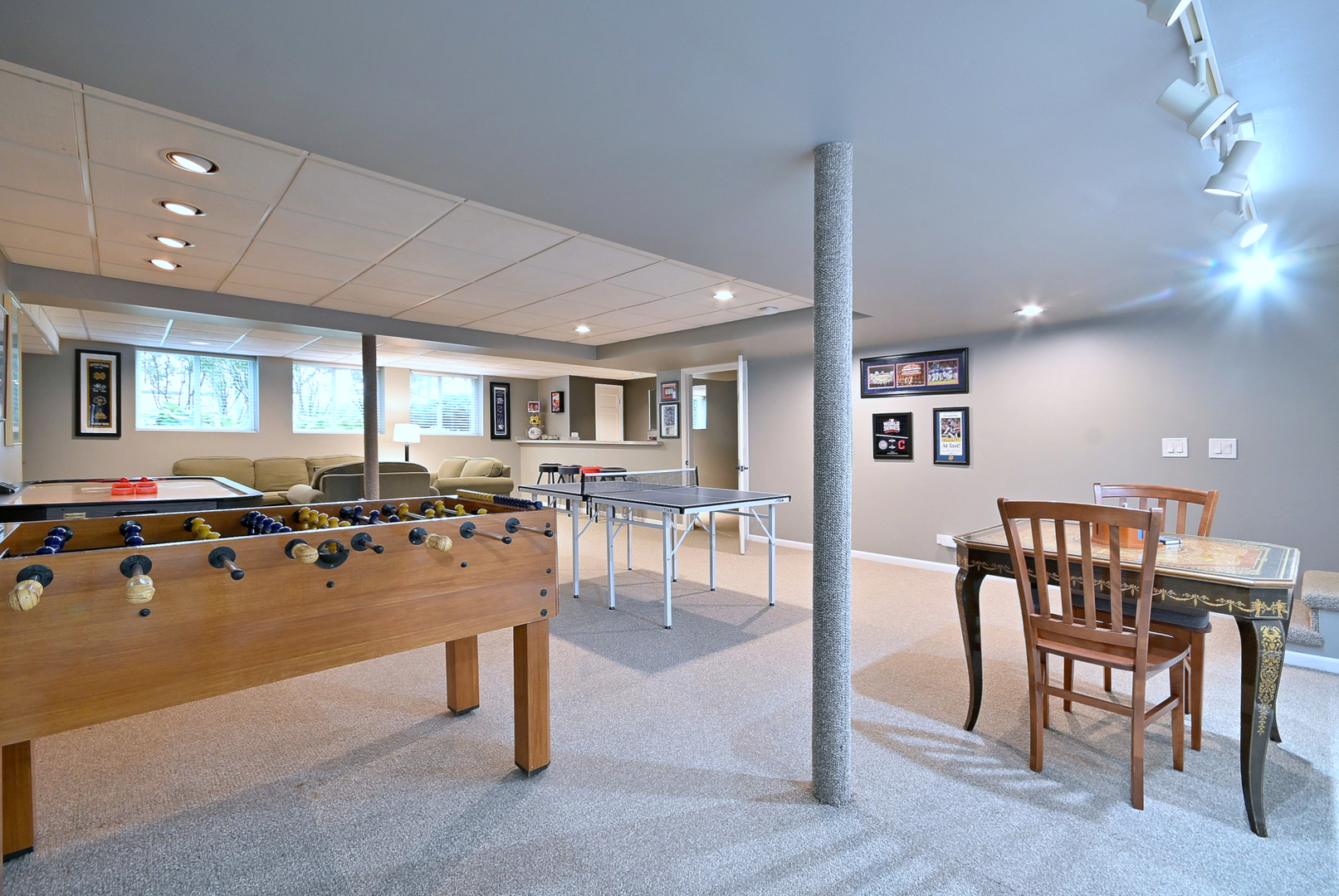 2S025 Twin Oaks Drive, Wheaton, IL 60189