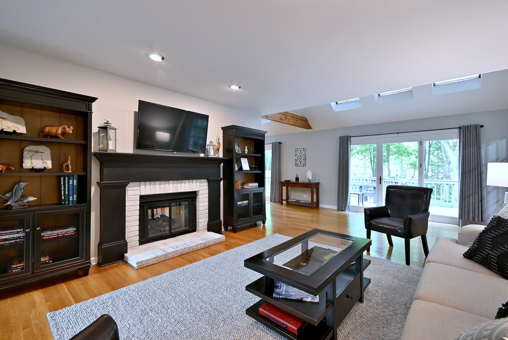 2S025 Twin Oaks Drive, Wheaton, IL 60189