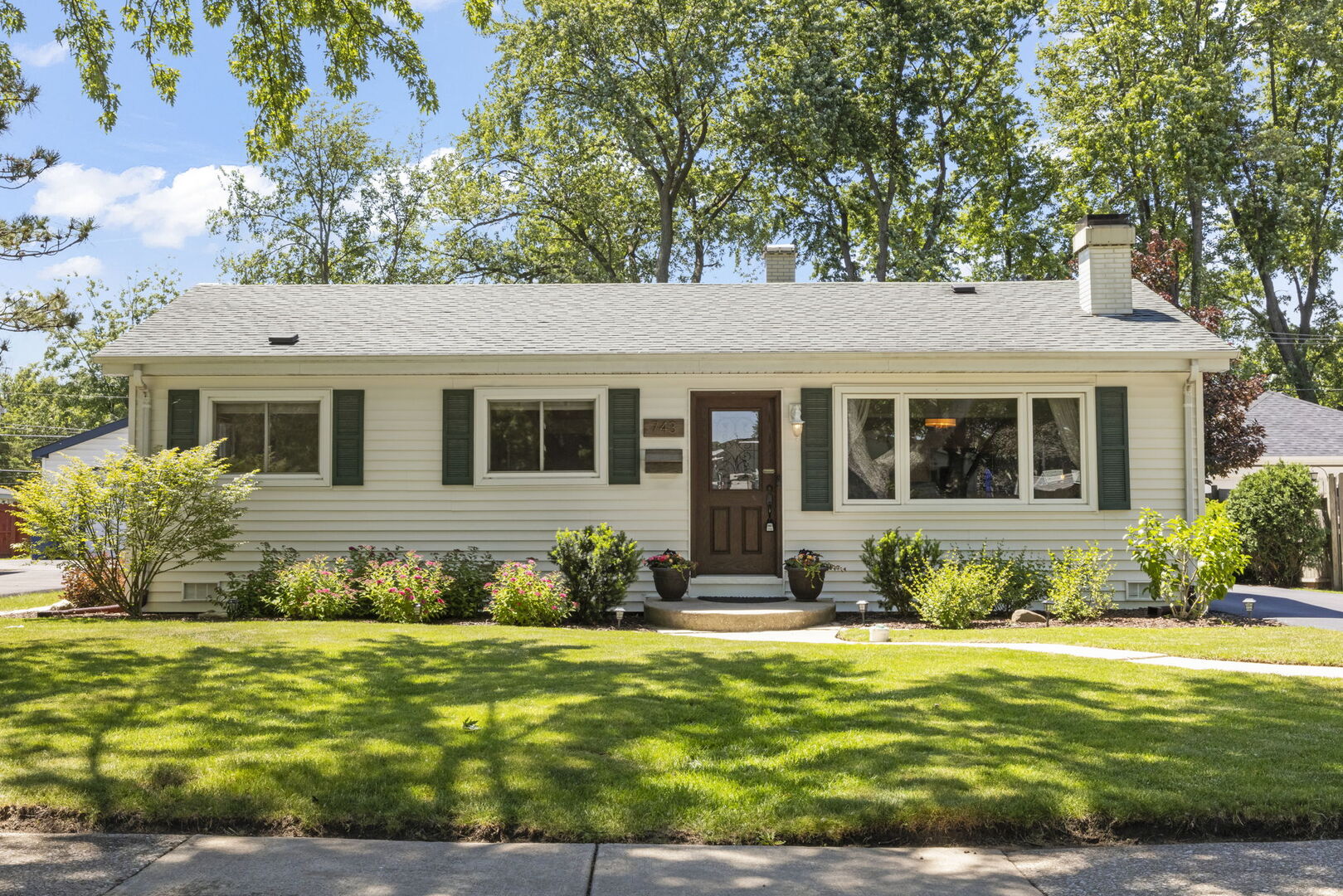 743 W Vermont Street, Villa Park, IL 60181