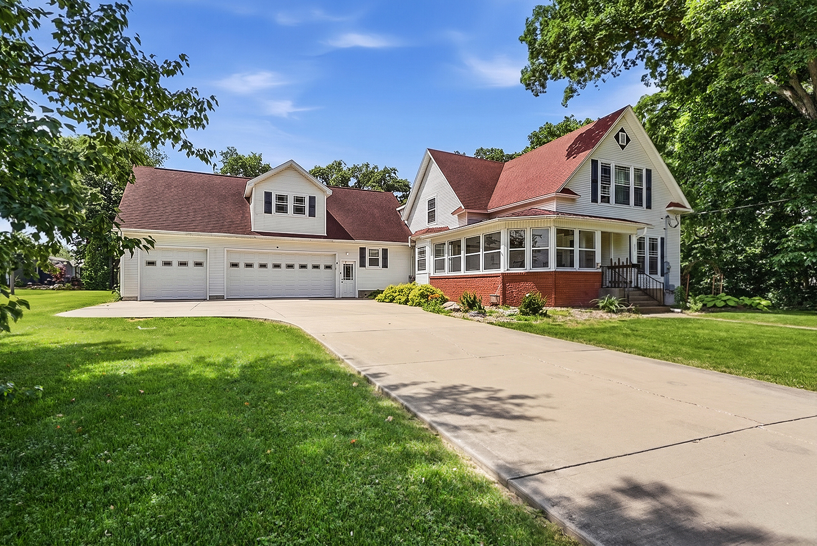 809 E Center Street, Ottawa, IL 61350