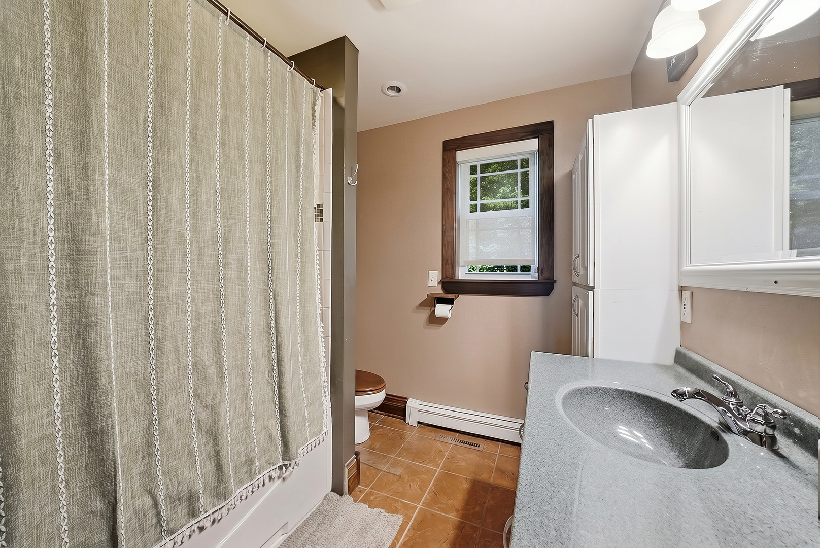 809 E Center Street, Ottawa, IL 61350