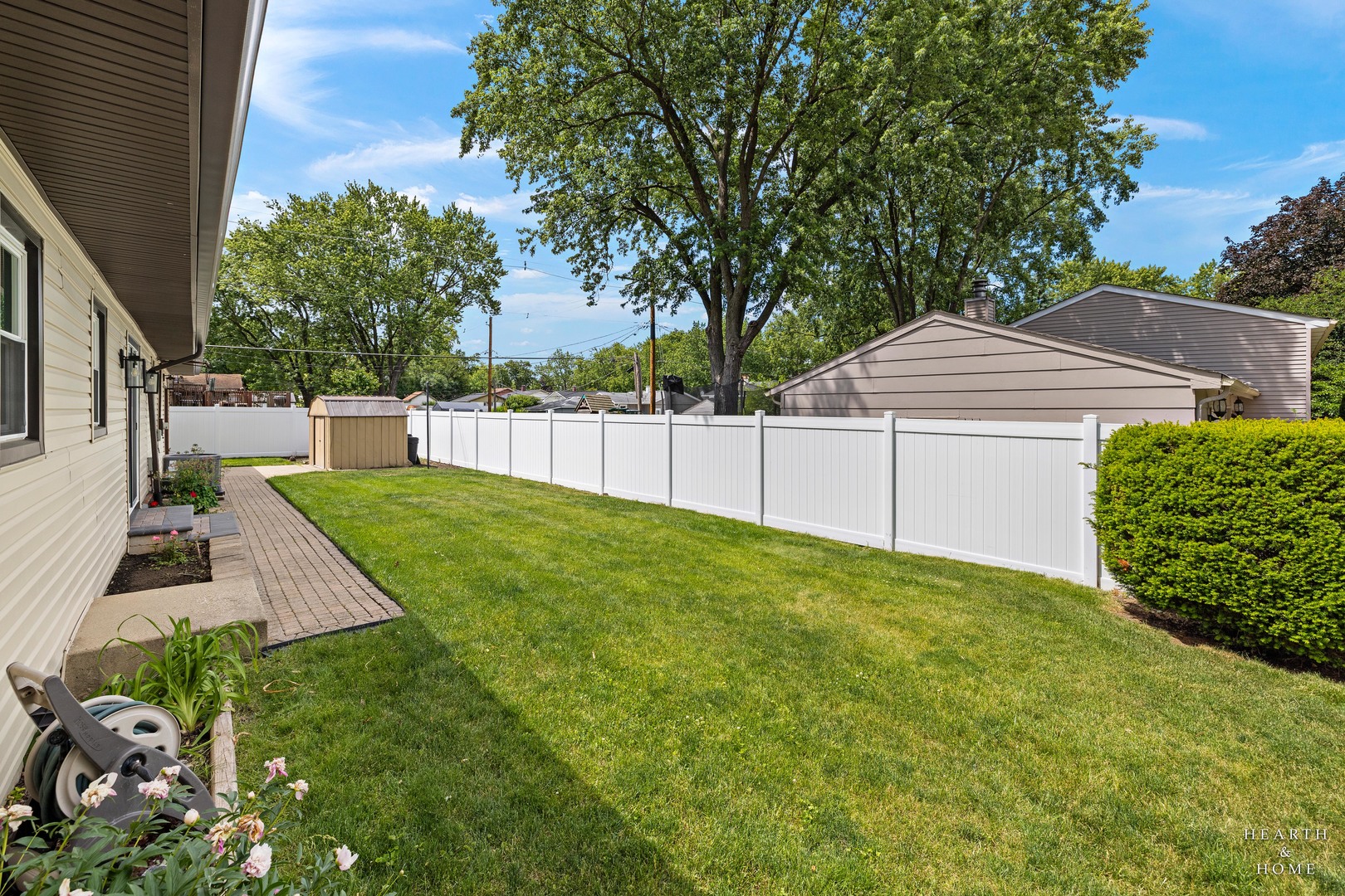 6910 Juniper Street, Hanover Park, IL 60133