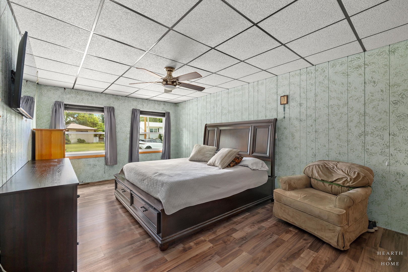 6910 Juniper Street, Hanover Park, IL 60133