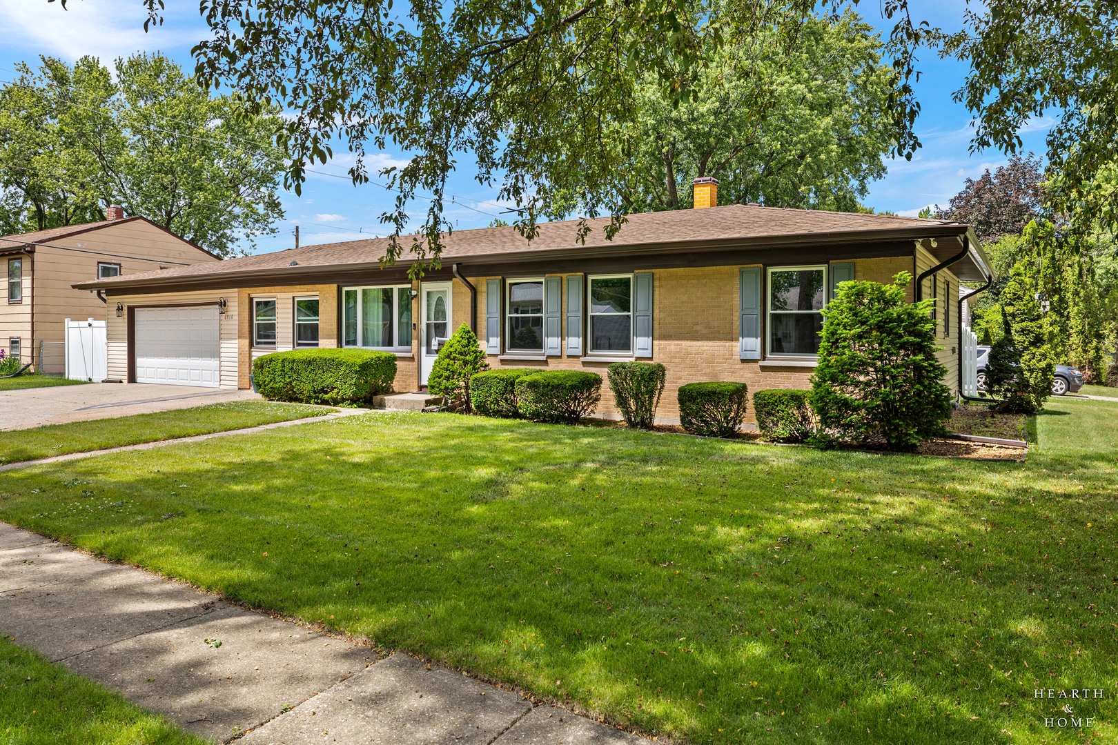 6910 Juniper Street, Hanover Park, IL 60133
