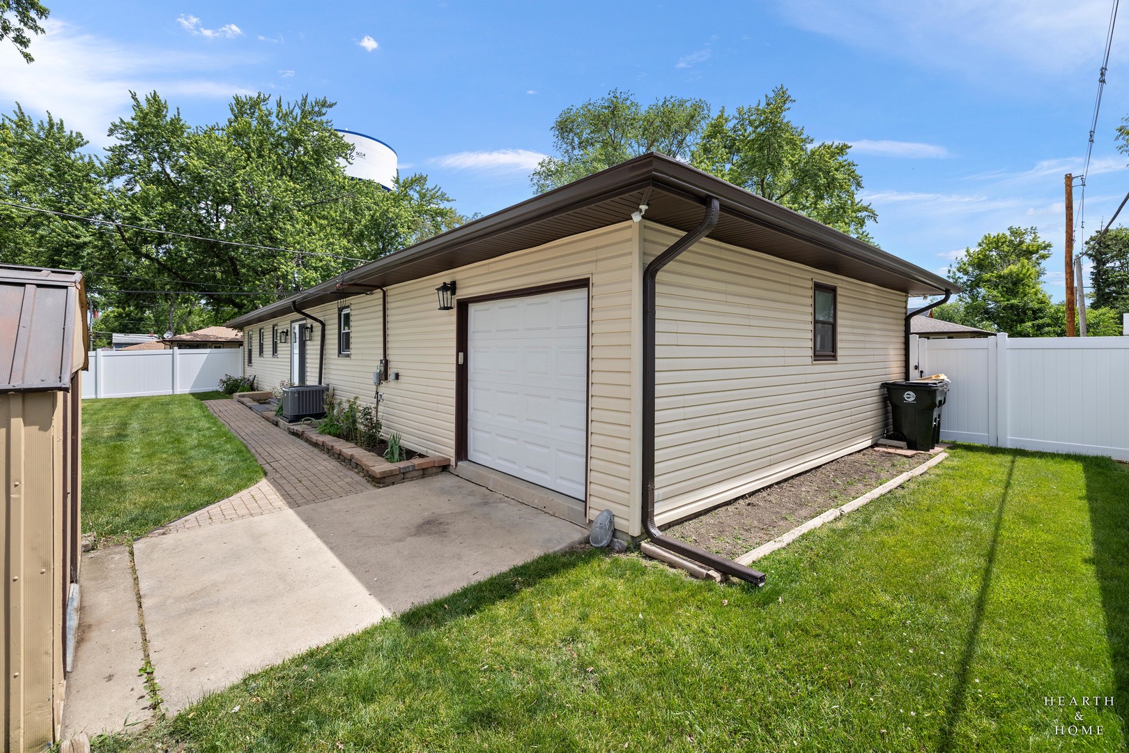 6910 Juniper Street, Hanover Park, IL 60133