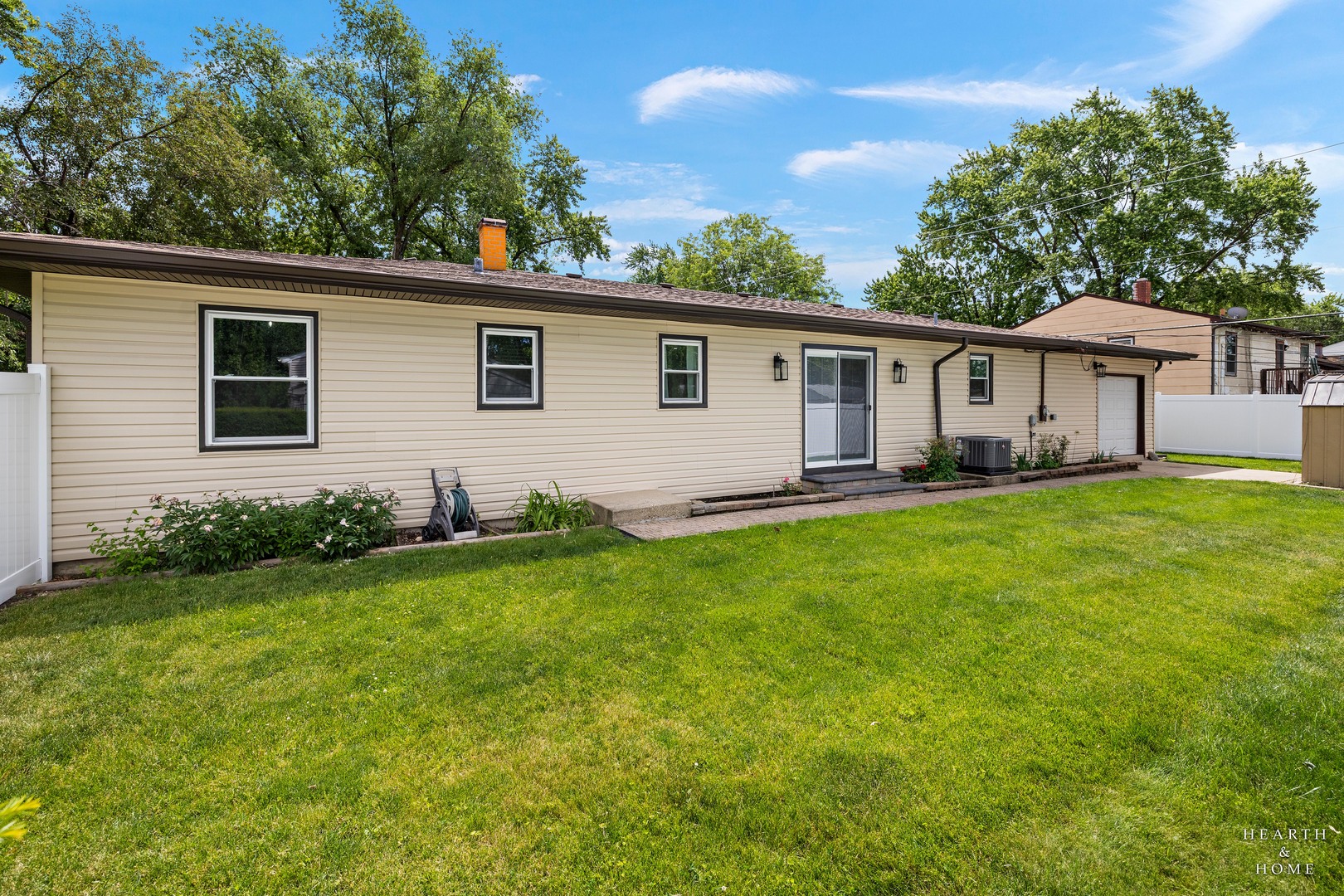 6910 Juniper Street, Hanover Park, IL 60133