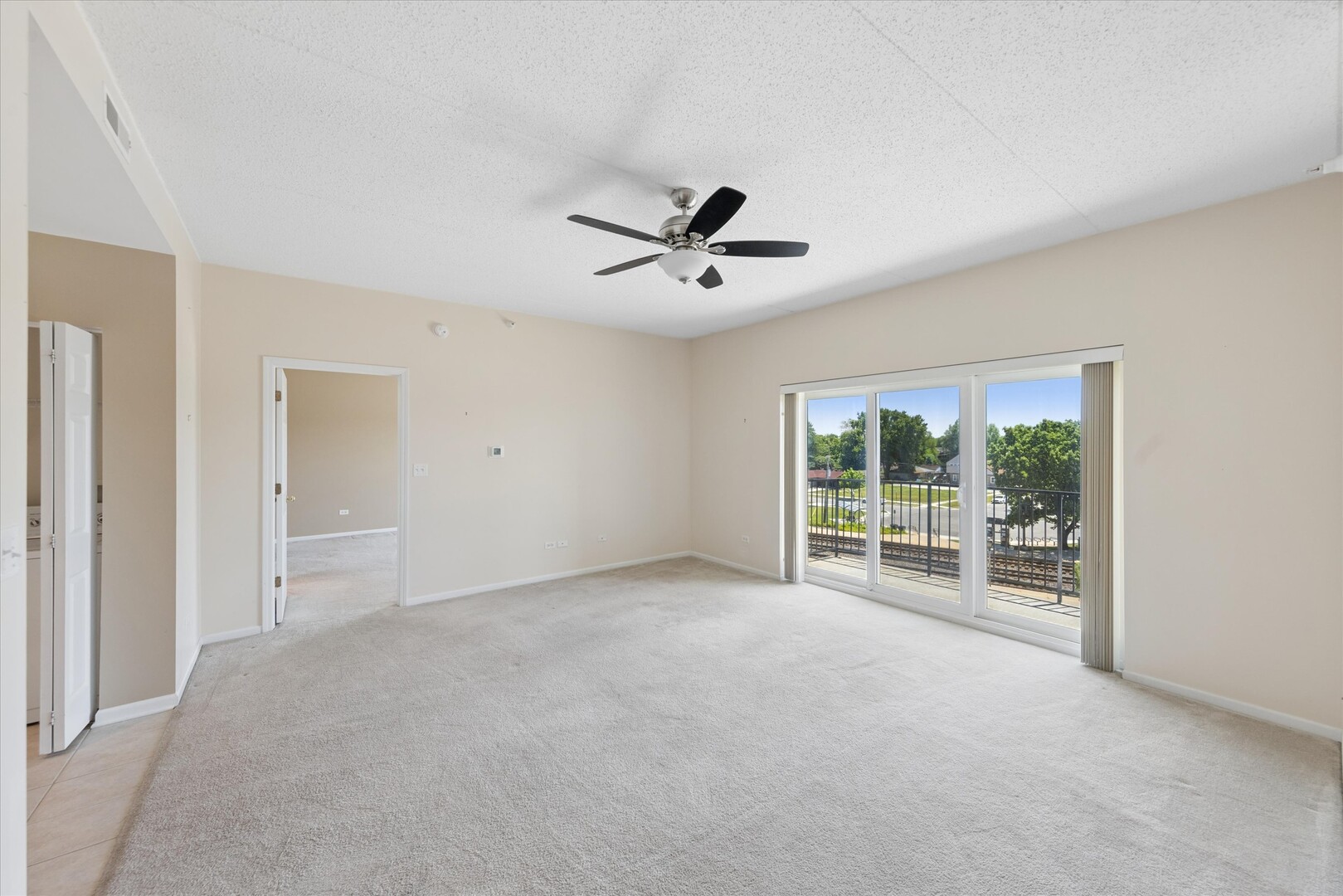 8822 BROOKFIELD Avenue #405, Brookfield, IL 60513