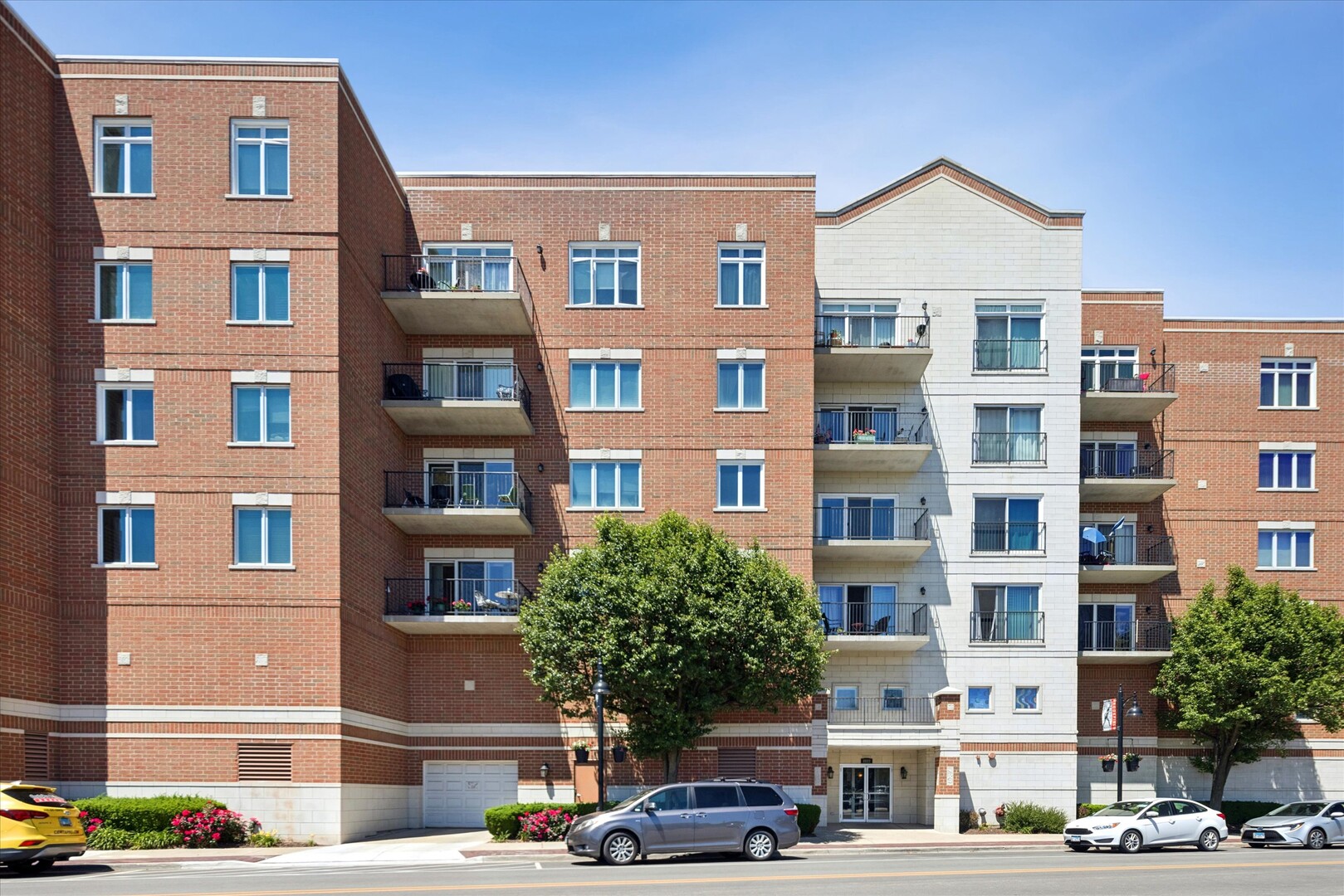 8822 BROOKFIELD Avenue #405, Brookfield, IL 60513