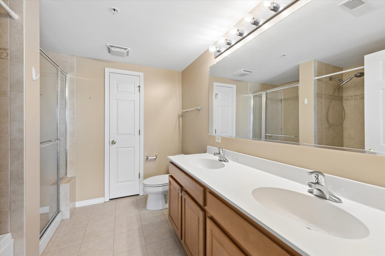 8822 BROOKFIELD Avenue #405, Brookfield, IL 60513