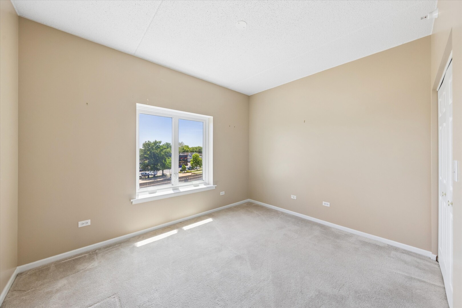 8822 BROOKFIELD Avenue #405, Brookfield, IL 60513