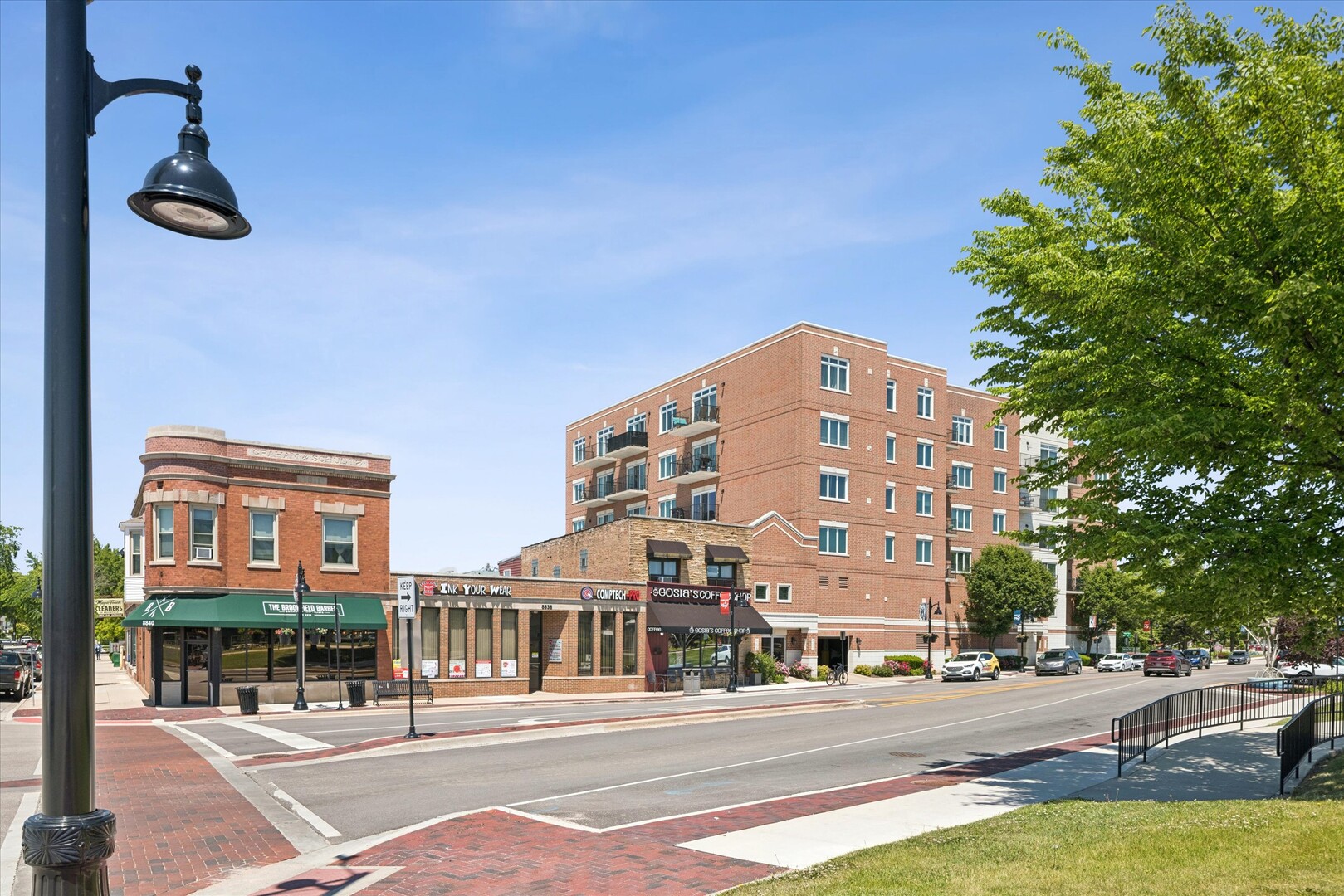 8822 BROOKFIELD Avenue #405, Brookfield, IL 60513