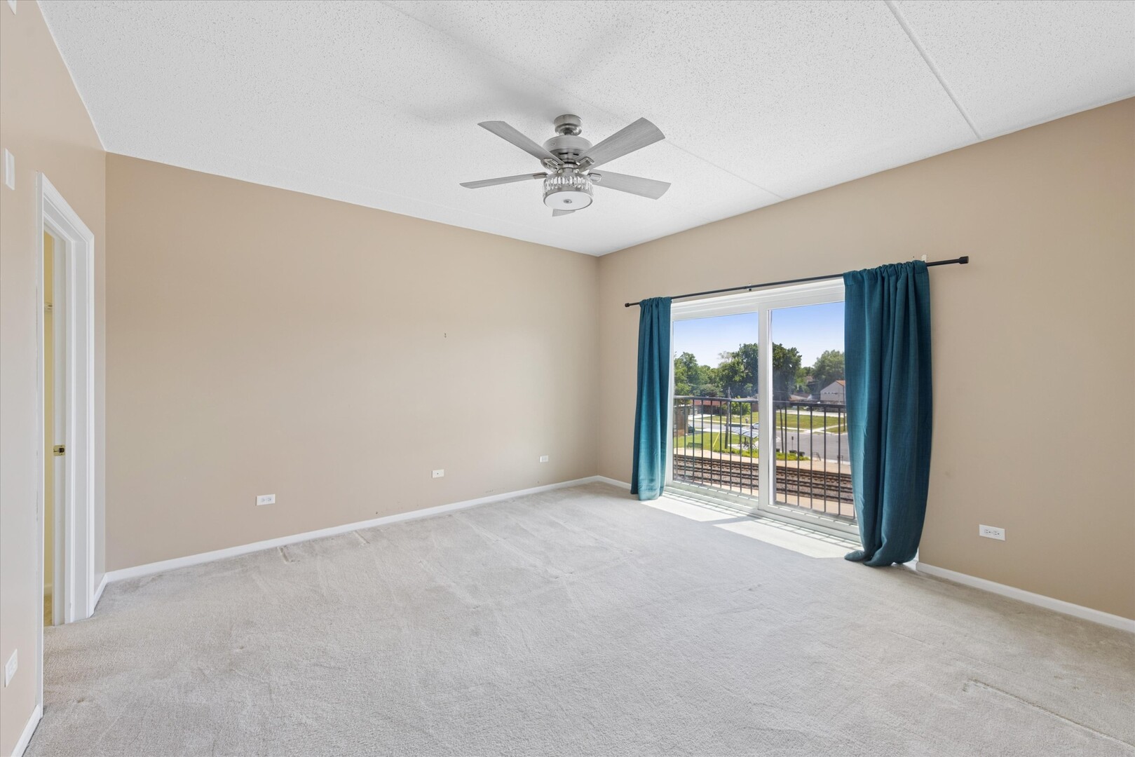 8822 BROOKFIELD Avenue #405, Brookfield, IL 60513