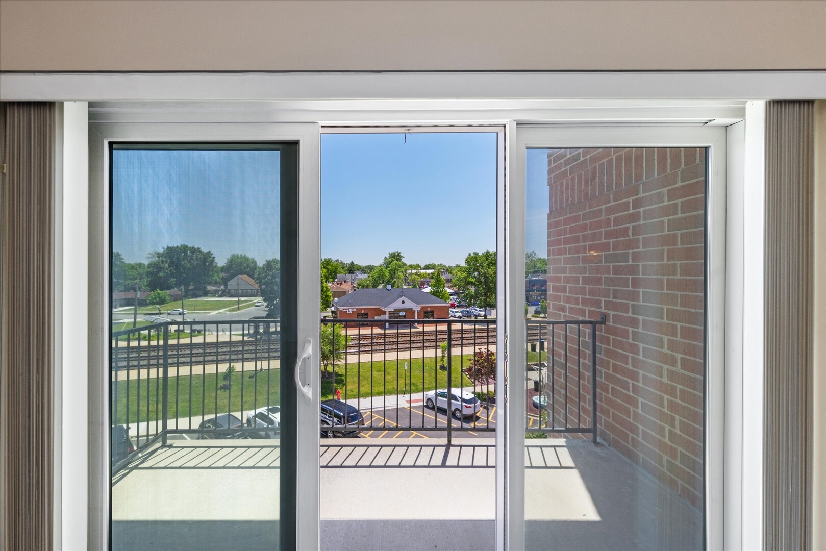 8822 BROOKFIELD Avenue #405, Brookfield, IL 60513