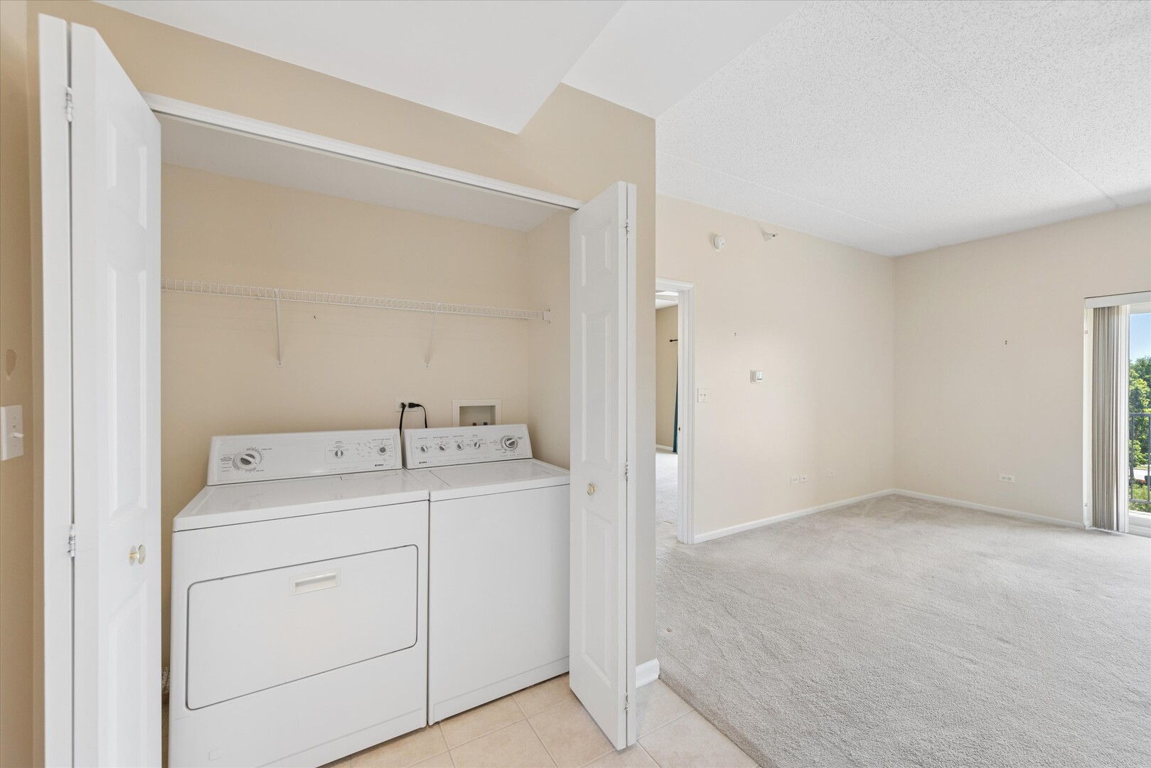8822 BROOKFIELD Avenue #405, Brookfield, IL 60513