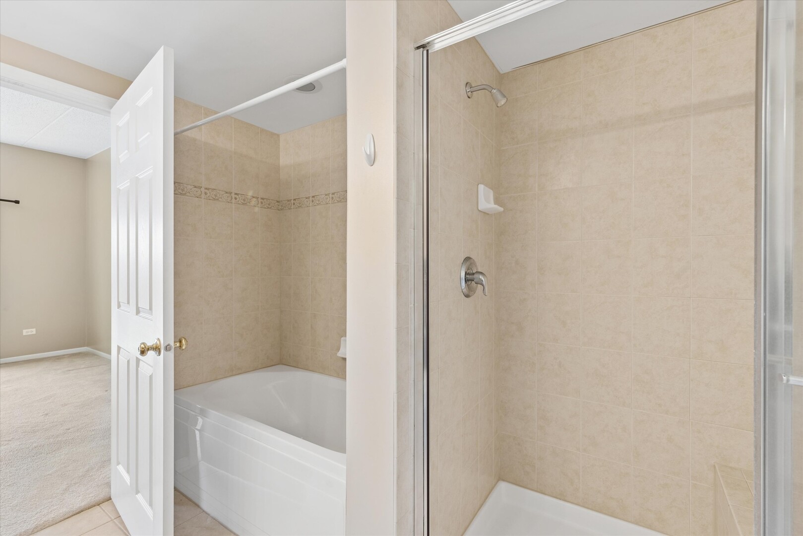 8822 BROOKFIELD Avenue #405, Brookfield, IL 60513