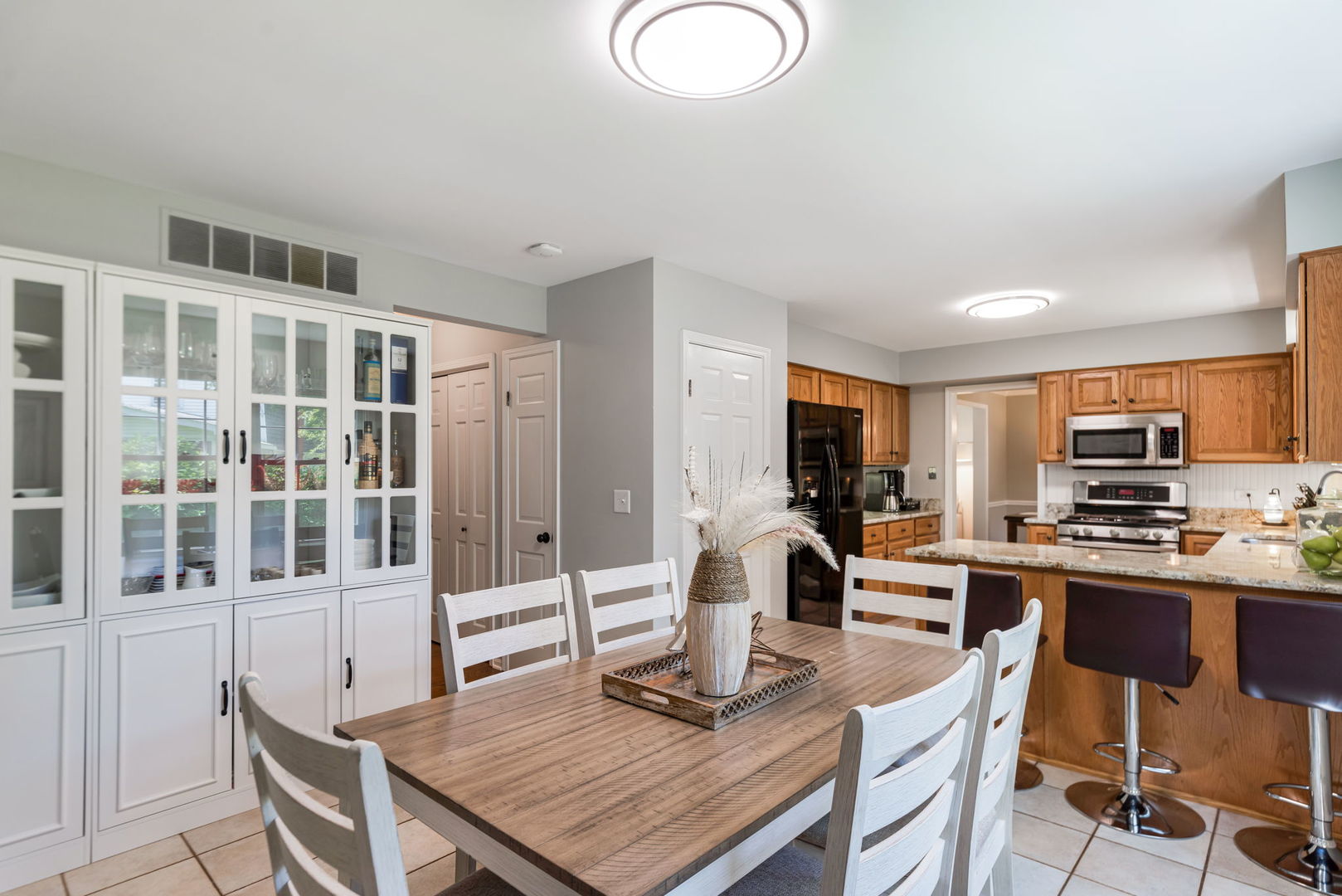716 S Dymond Road, Libertyville, IL 60048
