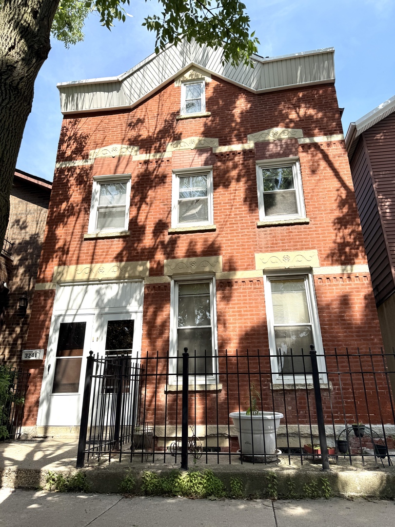 3241 S Parnell Avenue, Chicago, IL 60616