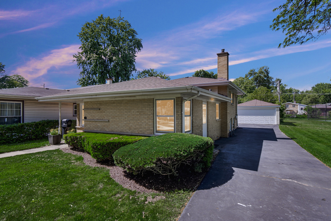 1112 Hickory Road, Homewood, IL 60430