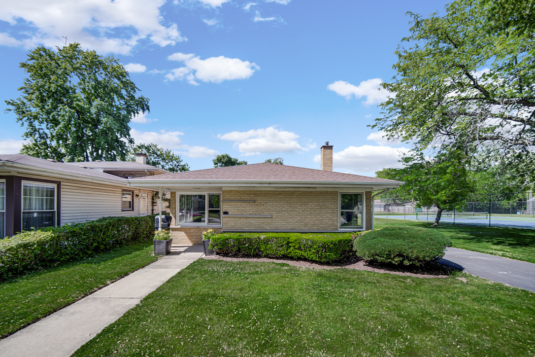 1112 Hickory Road, Homewood, IL 60430